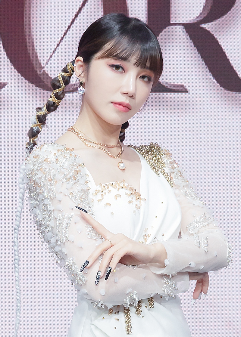요즘 묵직한 가슴 크기로 핫한 치어리더