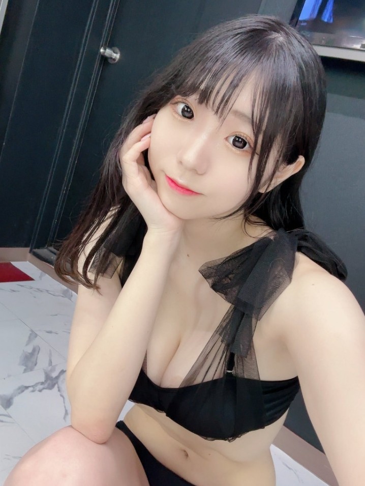 현실 여친 느낌이라 더 좋은 처자