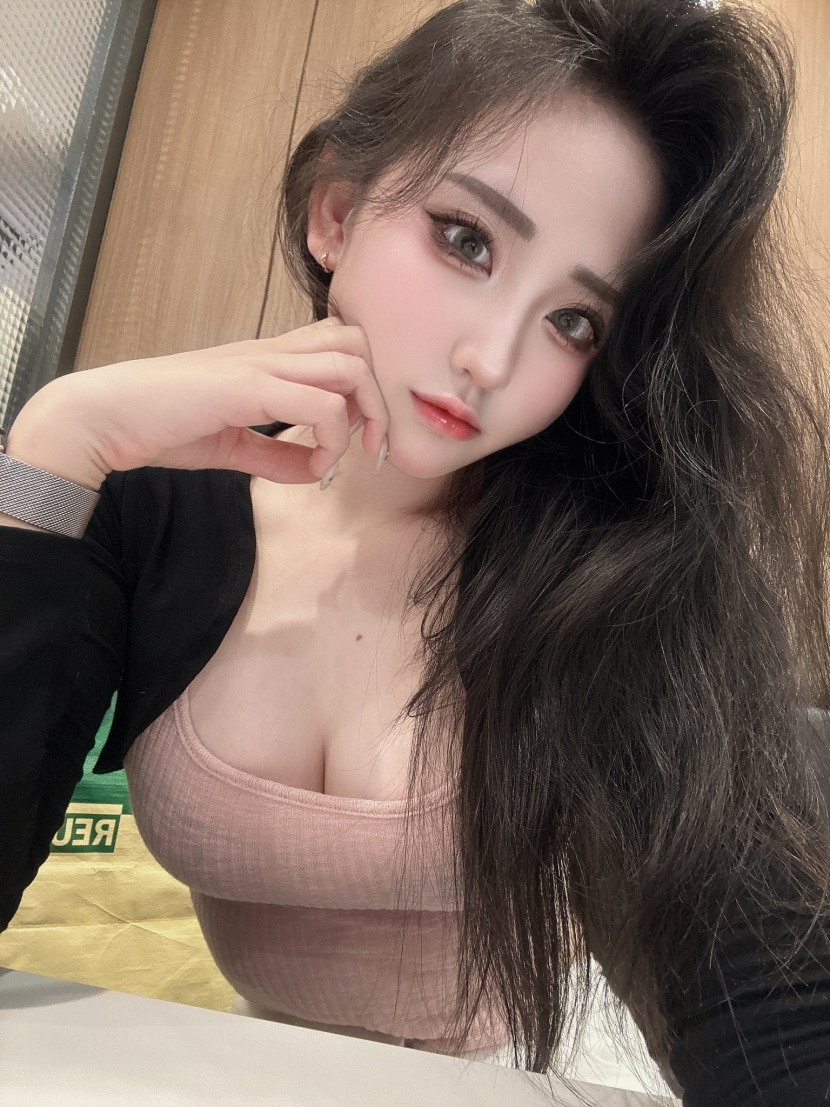 굉장히 이쁘다고 생긱하는 언니