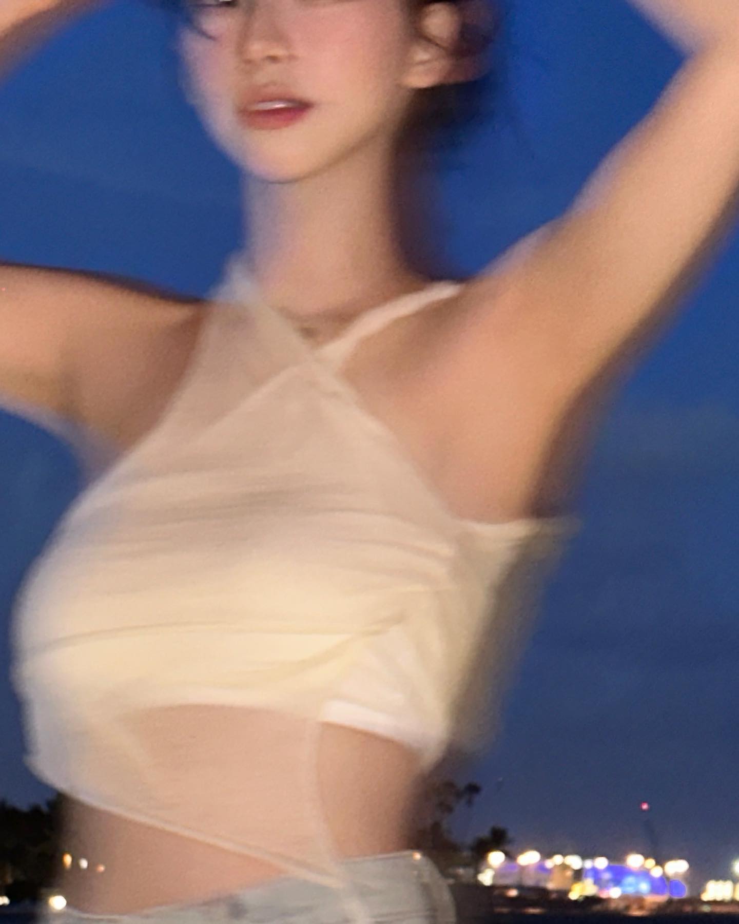 에스파 카리나 인스타 묵직한 홀터넥 민소매