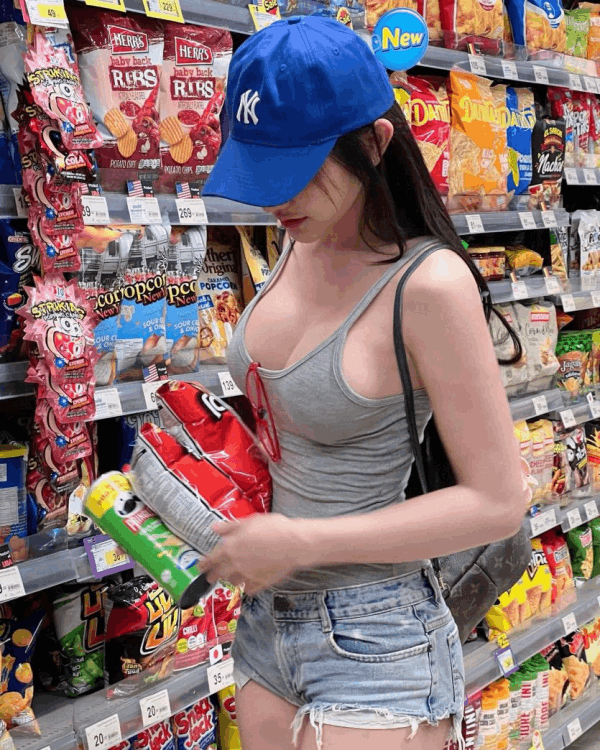 E컵여친마트룩