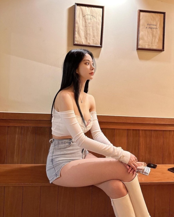 존예녀 몸매도 좋네요 ㅎㅎ