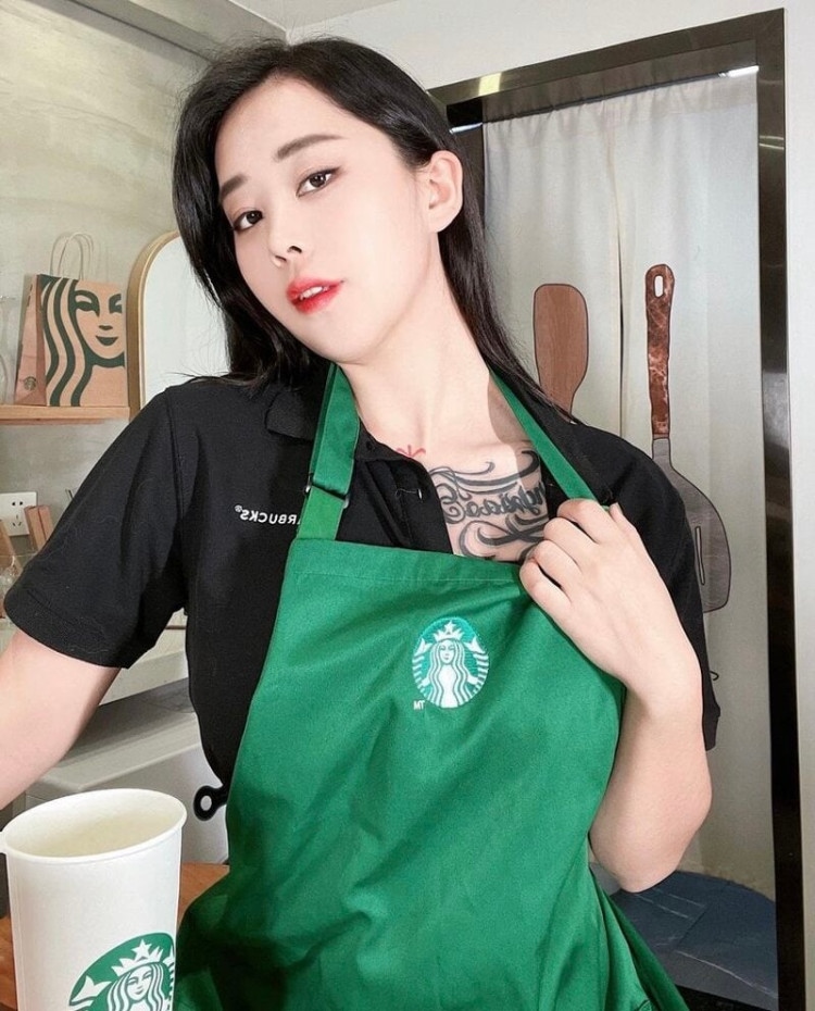 가슴골위타투녀