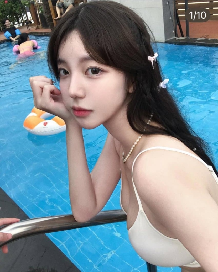 치지직 신입 여캠 일로하 비키니