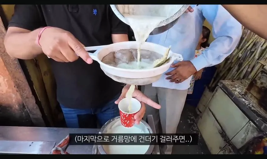 여행 유튜버 누나의 인도 길거리 음식 체험