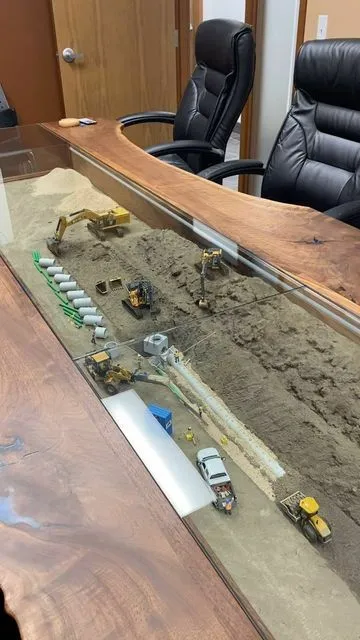 어느 건설사 사무실 책상