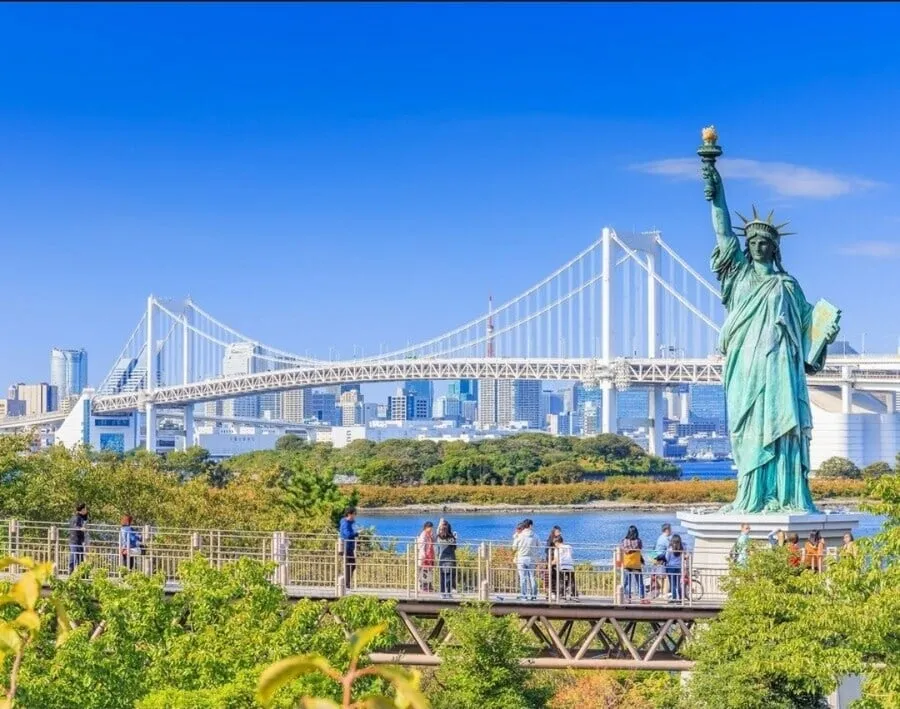 의외로 짝퉁이 아닌 동상