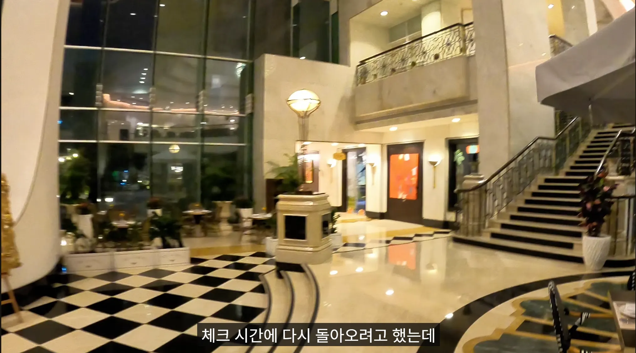 5성급 호텔에 아침 7시에 갔던 유튜버 ㄷㄷㄷㄷ
