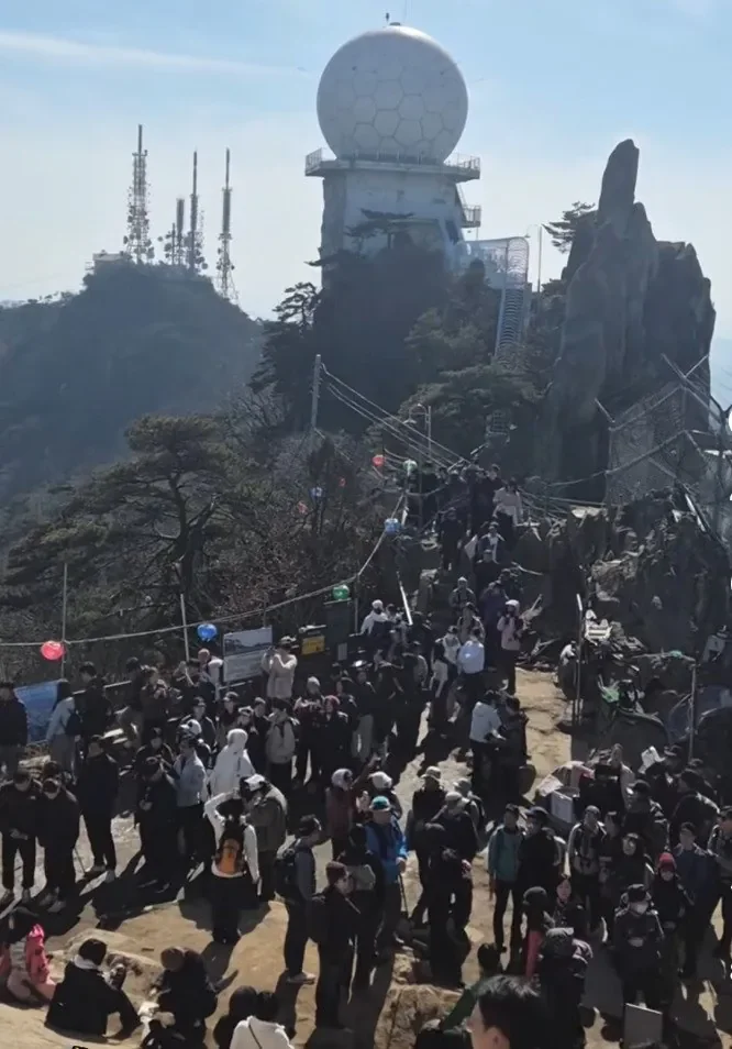 현재) 난리난 핫플이라는 산 ㄷㄷㄷ