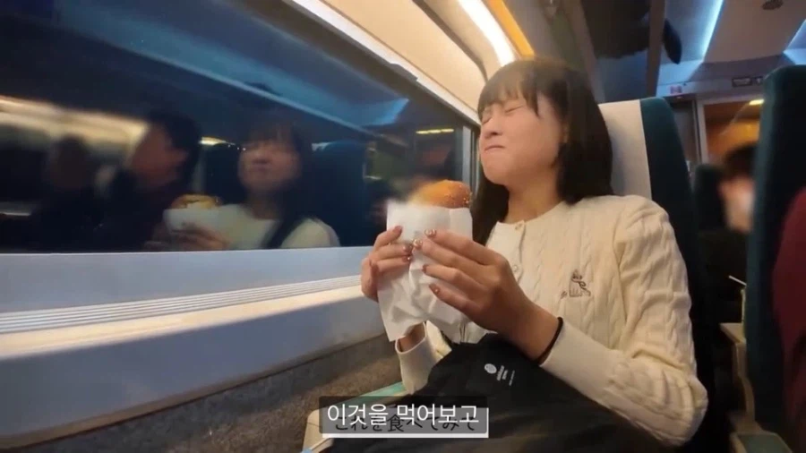 KTX에서 파는 빵먹어보는 일본녀