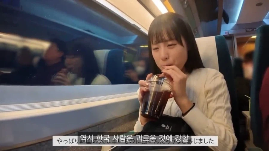 KTX에서 파는 빵먹어보는 일본녀