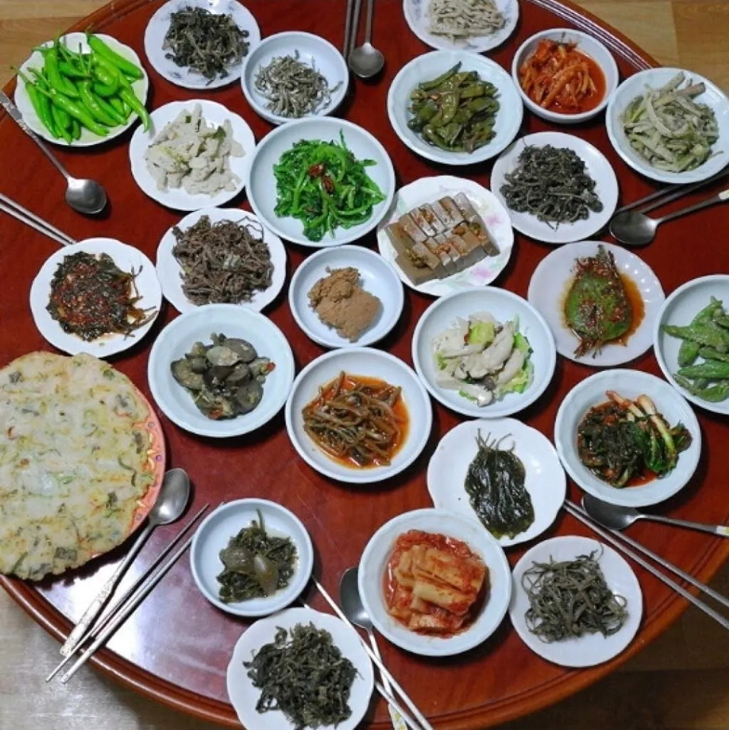 초등학생 입맛들은 손대기 어려운 밥상.jpg