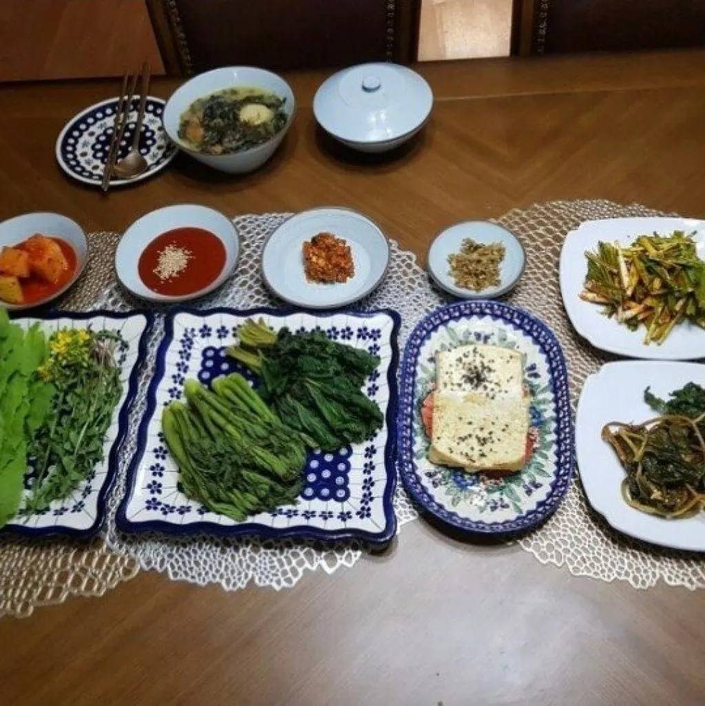 초등학생 입맛들은 손대기 어려운 밥상.jpg
