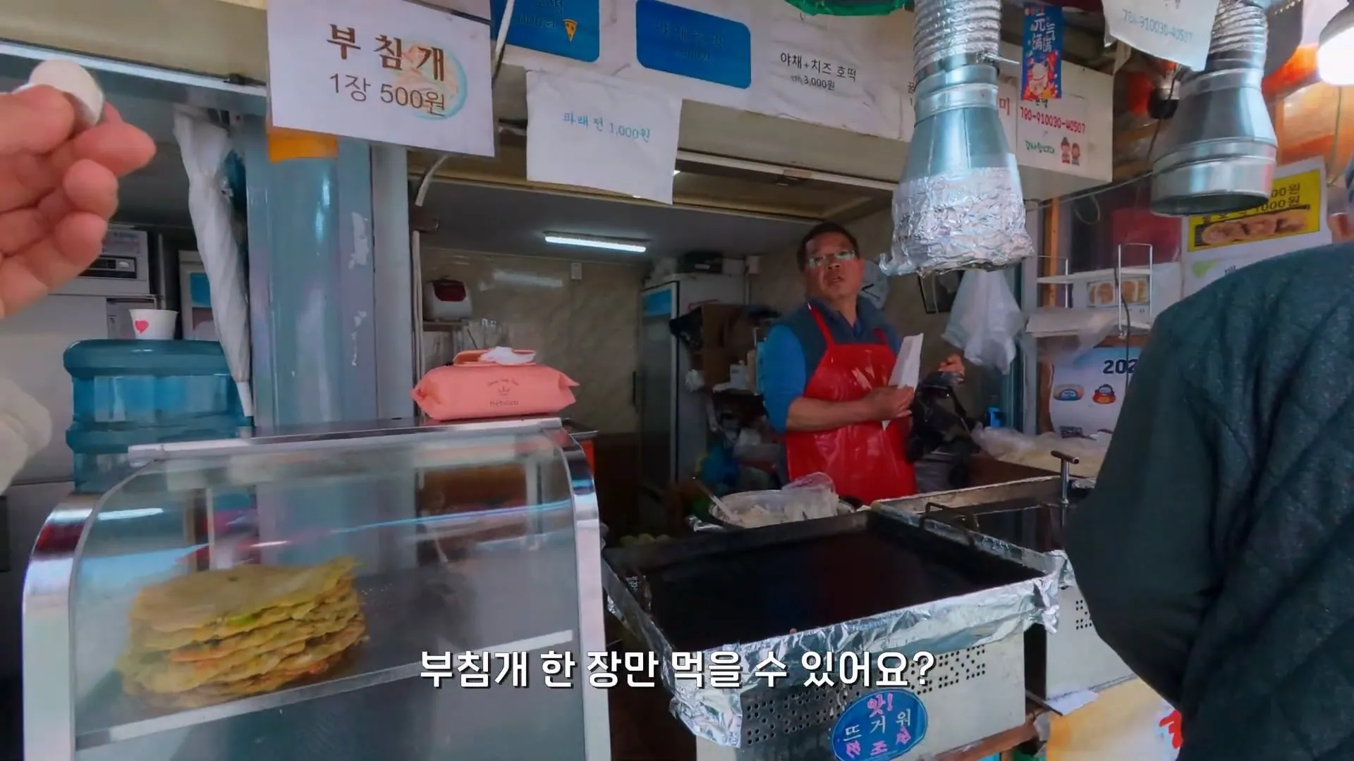 서울의 한 식당이 500원에 부침개를 20년 동안 파는 이유.jpg
