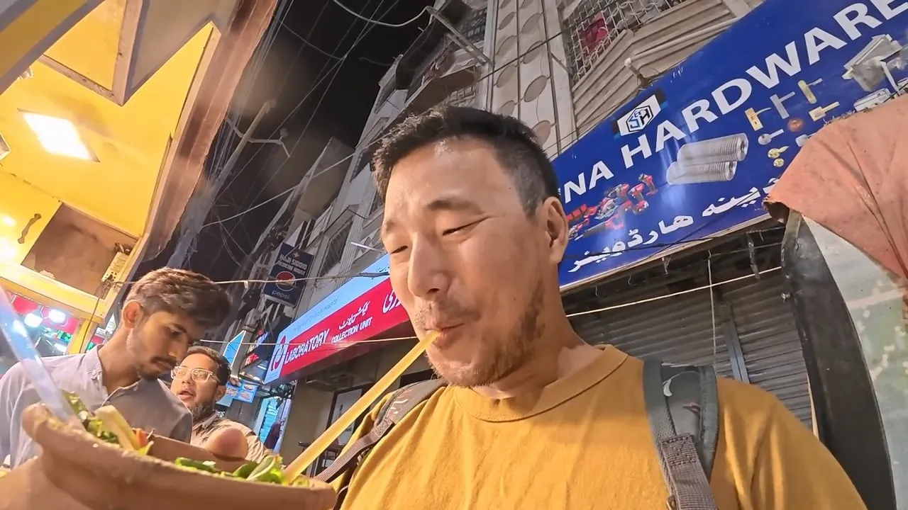 파키스탄에서 얼음 함부로 먹으면 생기는 일