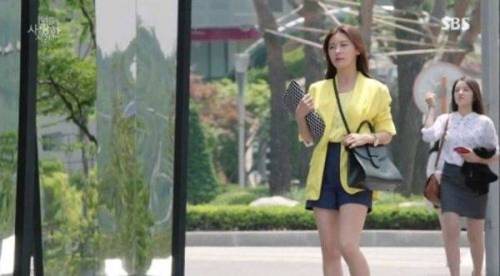 드라마에서 가방을 2개씩 메고 나왔던 하지원