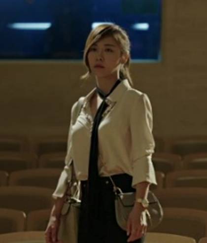 드라마에서 가방을 2개씩 메고 나왔던 하지원