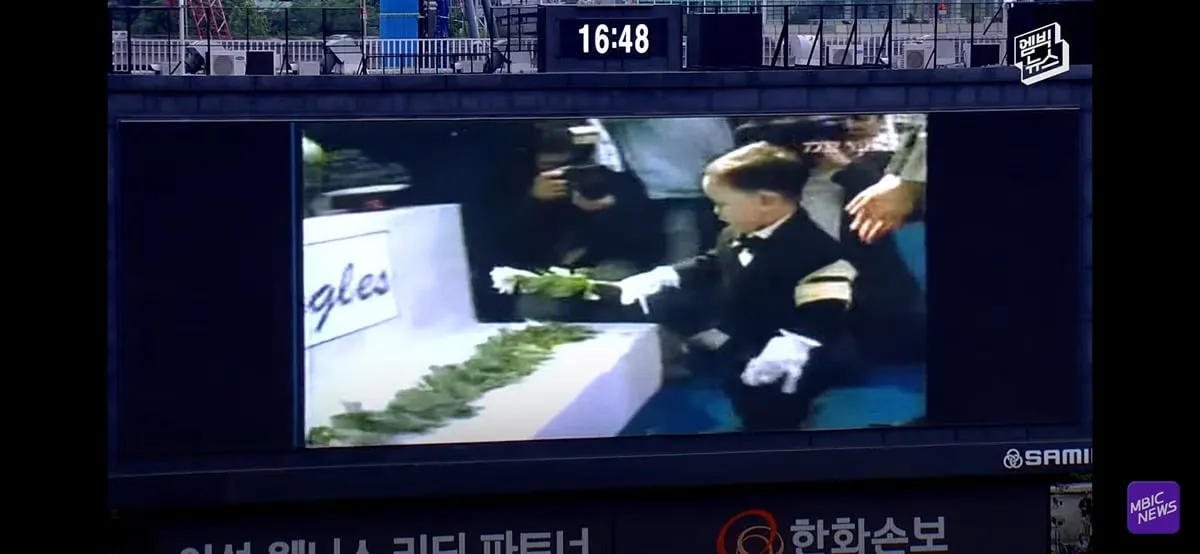 야구장 눈물바다로 만든 시구.jpg