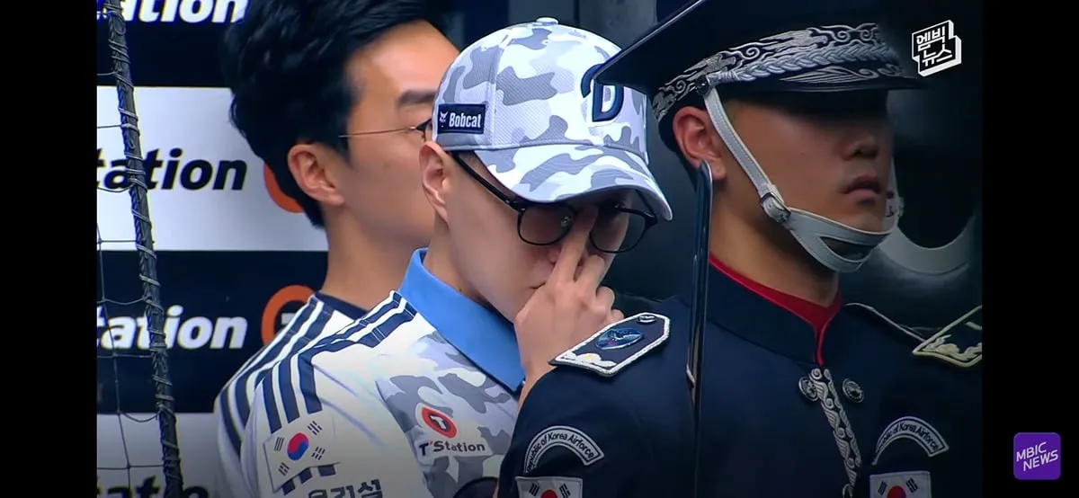 야구장 눈물바다로 만든 시구.jpg
