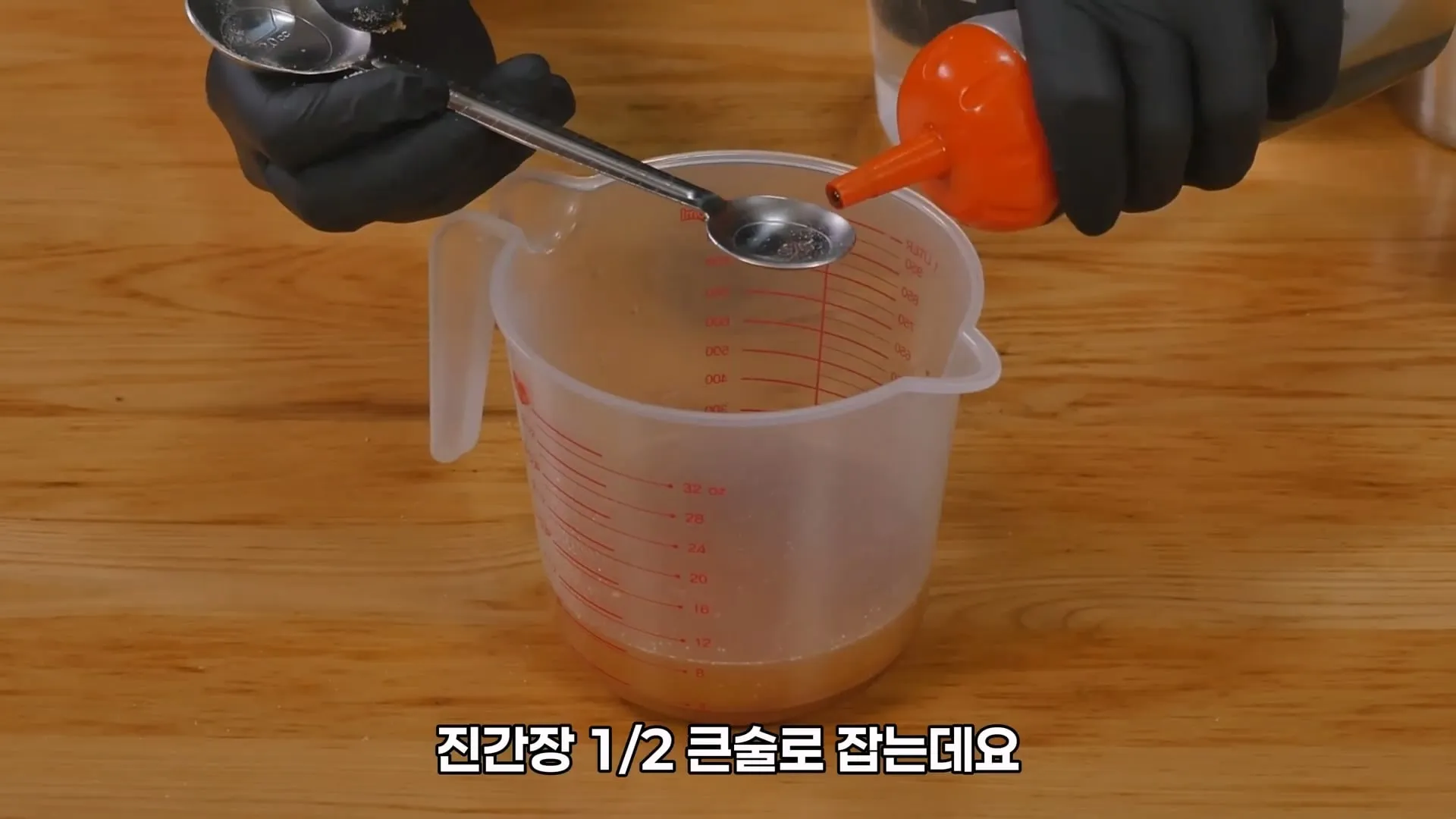 초간단 냉면 육수 만드는 방법 알려주는 67만 요리 유튜버