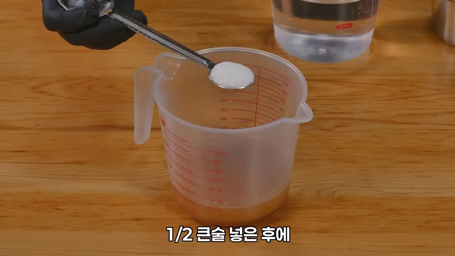 초간단 냉면 육수 만드는 방법 알려주는 67만 요리 유튜버