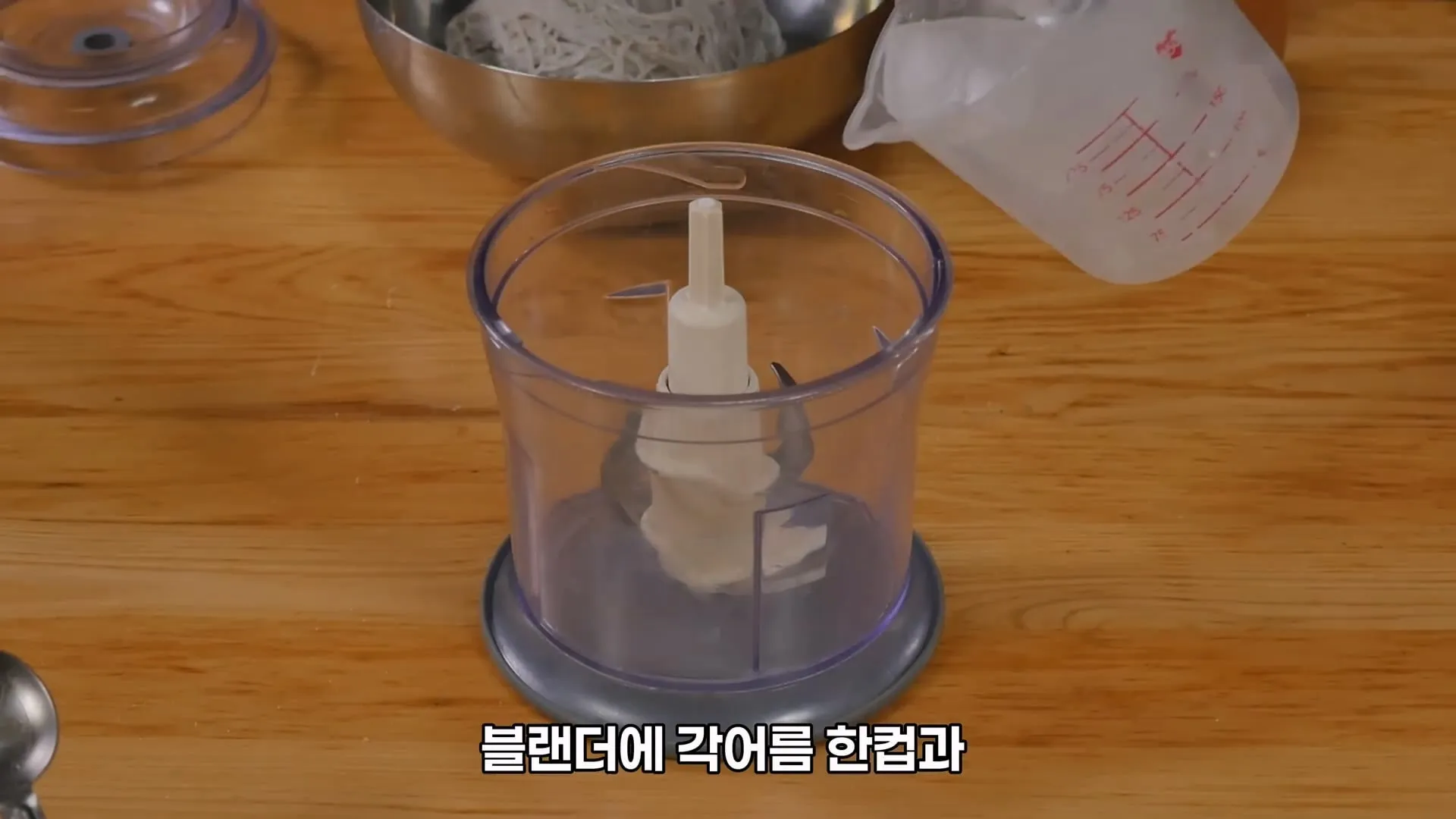 초간단 냉면 육수 만드는 방법 알려주는 67만 요리 유튜버