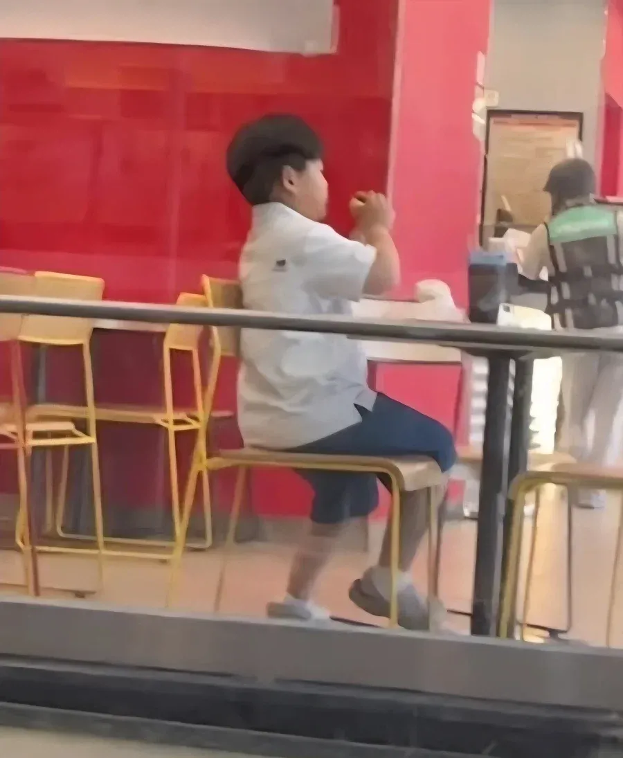 어머니는 햄버거가 싫다고 하셨어...