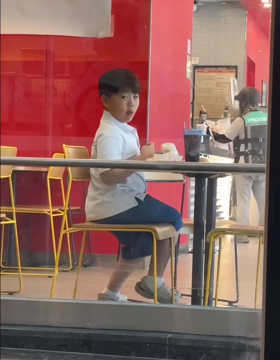 어머니는 햄버거가 싫다고 하셨어...