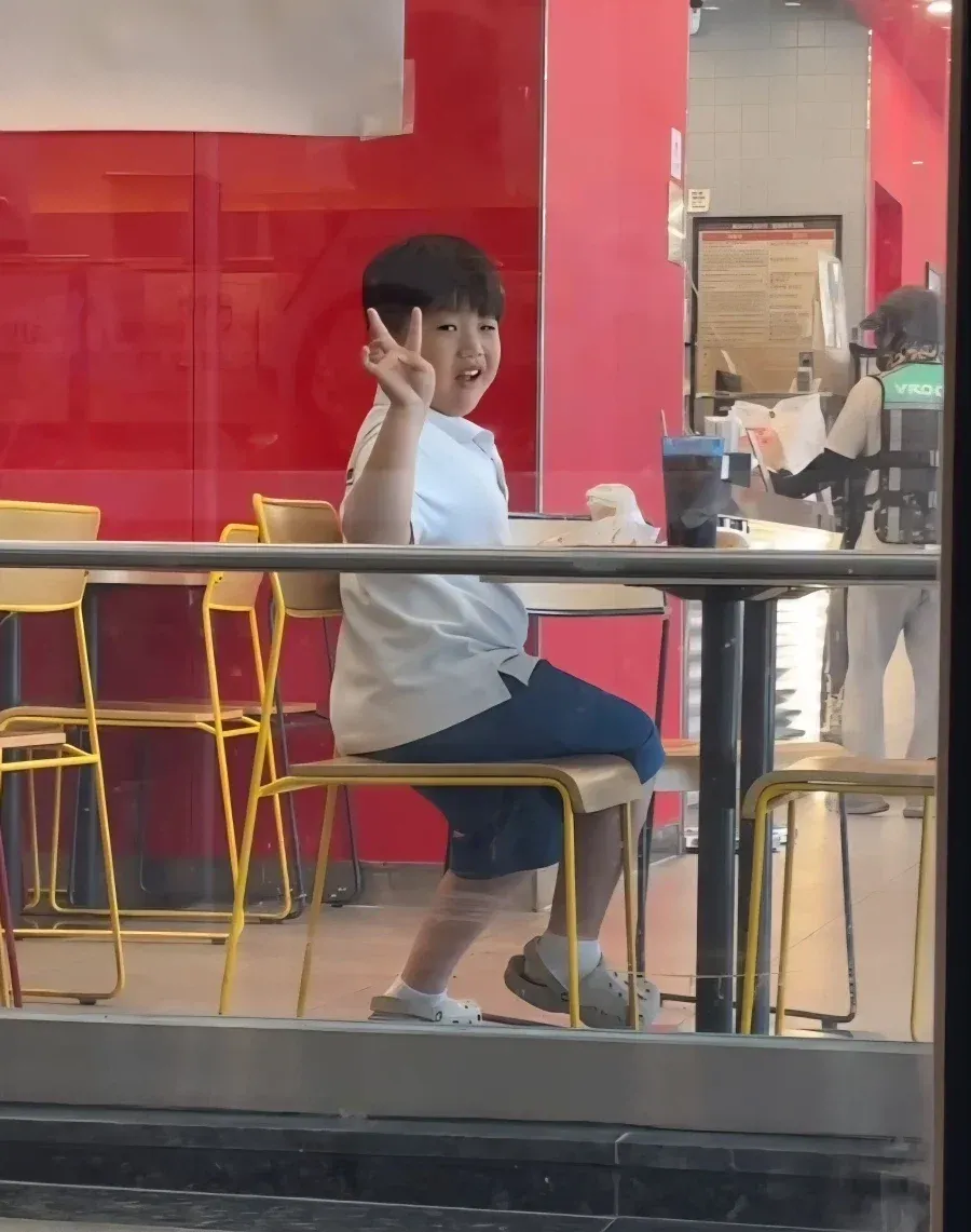 어머니는 햄버거가 싫다고 하셨어...
