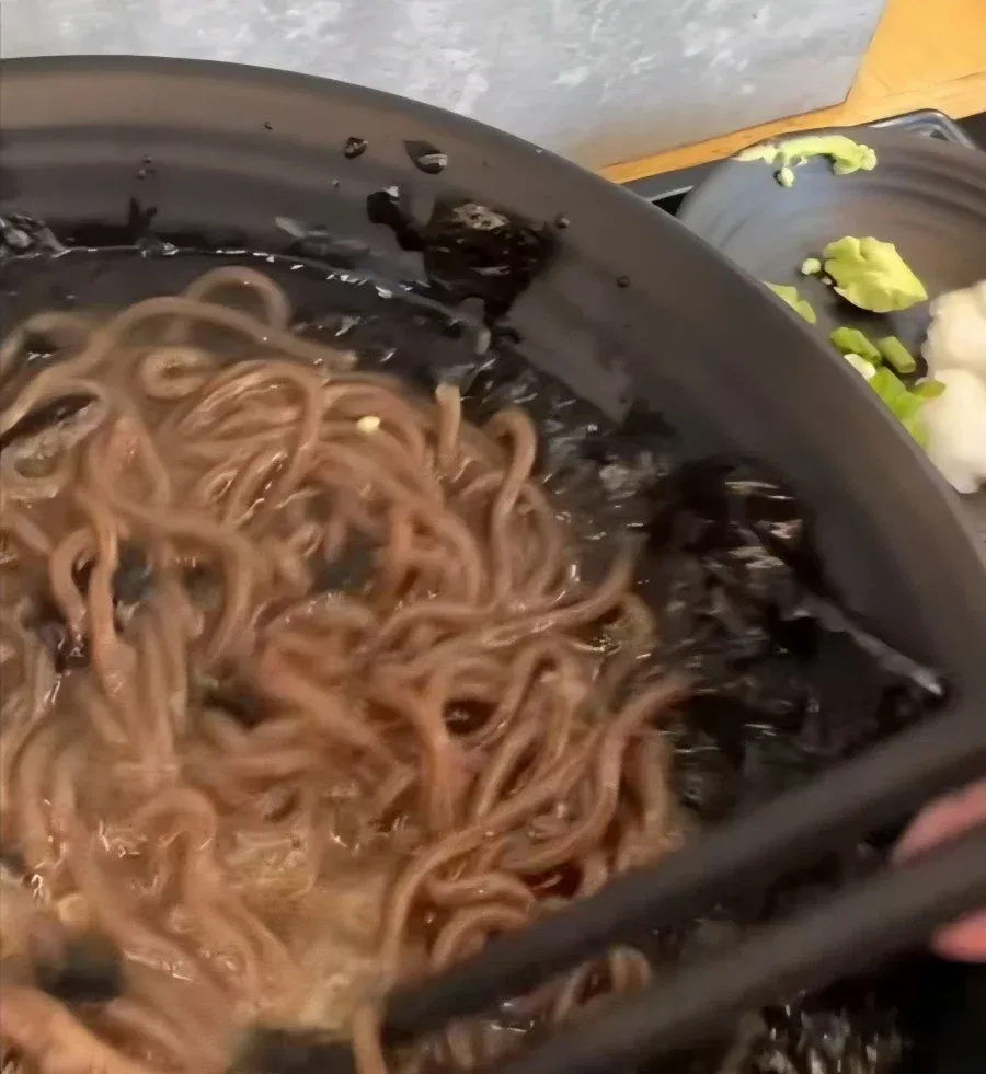 어머니는 햄버거가 싫다고 하셨어...