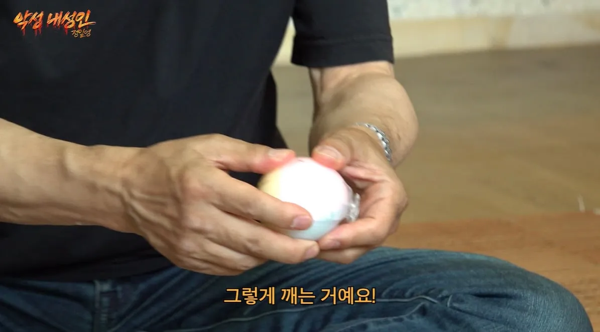 요즘 유행하는 말랑이 만져본 65살 아저씨 반응