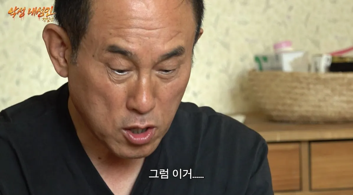 요즘 유행하는 말랑이 만져본 65살 아저씨 반응
