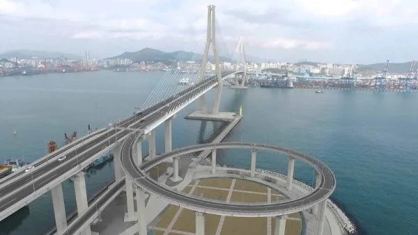 운전 고수들도 벌벌 떤다는 부산 그 대교