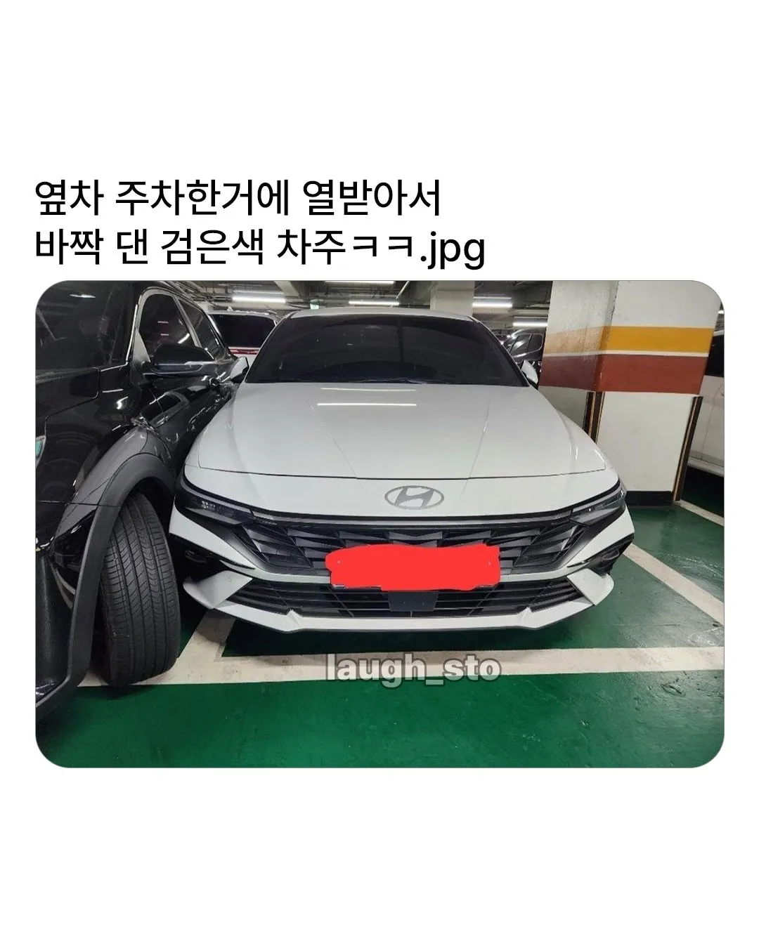 이슈) 옆에 주차한 거에 열받아서 바짝 댄 검은색 차주 ㄷㄷ.jpg
