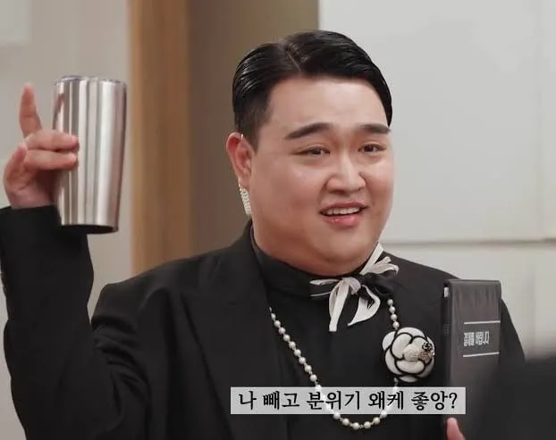 선천적 근육병인 아이를 예뻐해 주시던 공익근무요원 선생님이 대세 개그맨이 되었습니다.jpg