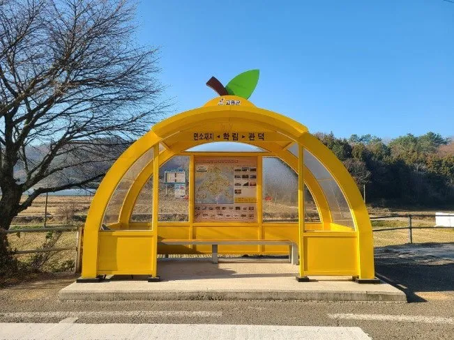 국내에 있다는 과일 모양 버스정류장들.jpg