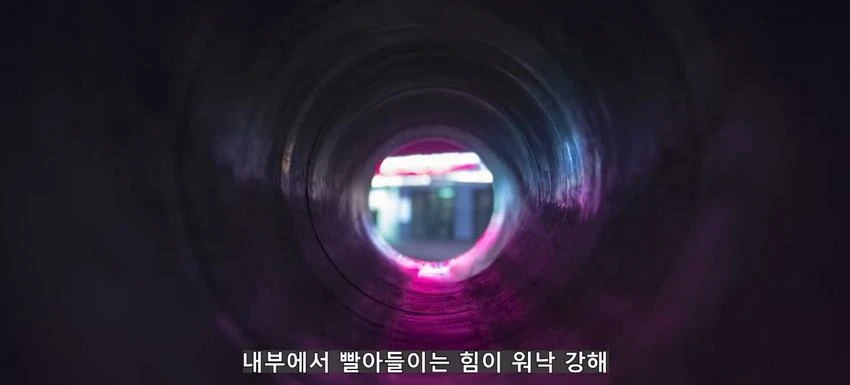 초대형 터빈에 빨려들어간 남자.jpg