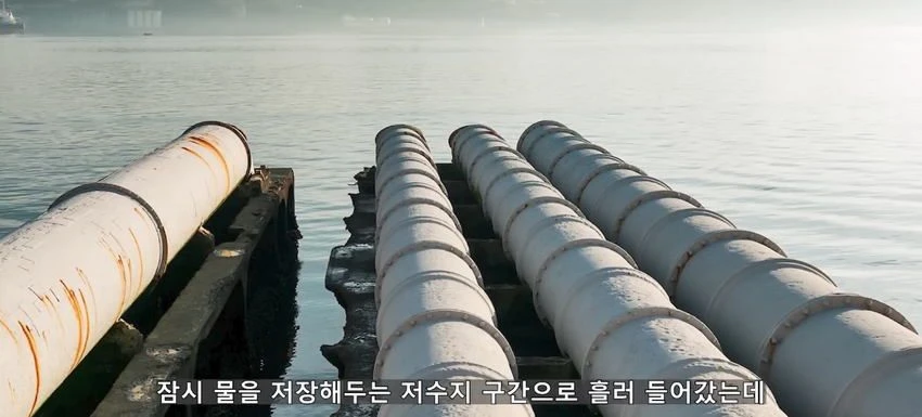 초대형 터빈에 빨려들어간 남자.jpg