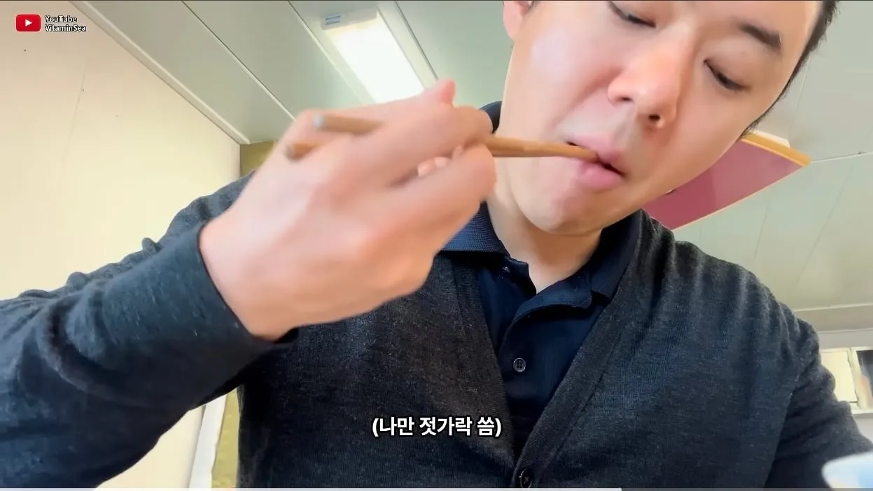 유일하게 한명만 젓가락을 쓰면 벌어지는일.jpg