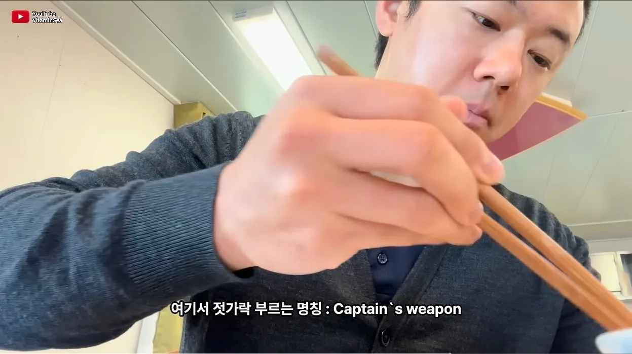 유일하게 한명만 젓가락을 쓰면 벌어지는일.jpg