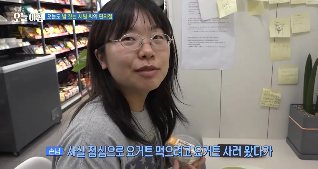 학생들에게 무료로 밥을 주는 편의점 사장님.jpg