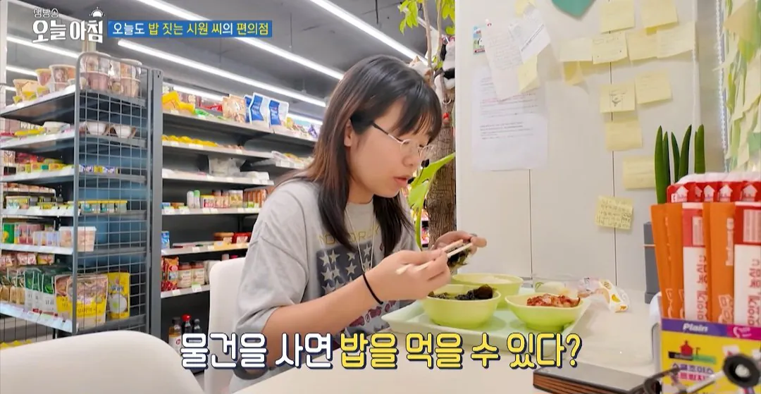 학생들에게 무료로 밥을 주는 편의점 사장님.jpg