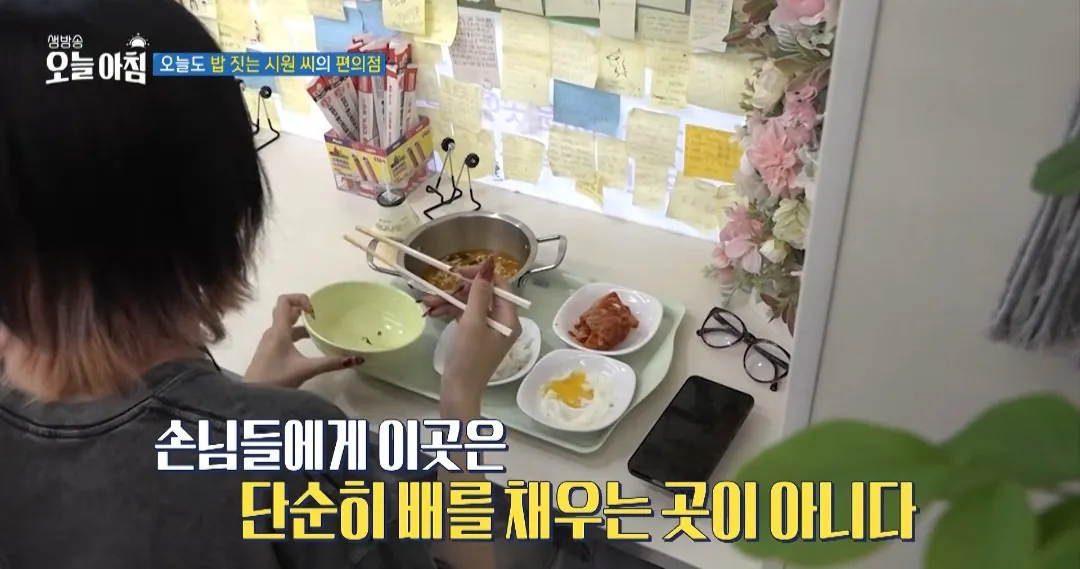 학생들에게 무료로 밥을 주는 편의점 사장님.jpg