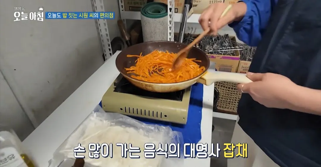 학생들에게 무료로 밥을 주는 편의점 사장님.jpg