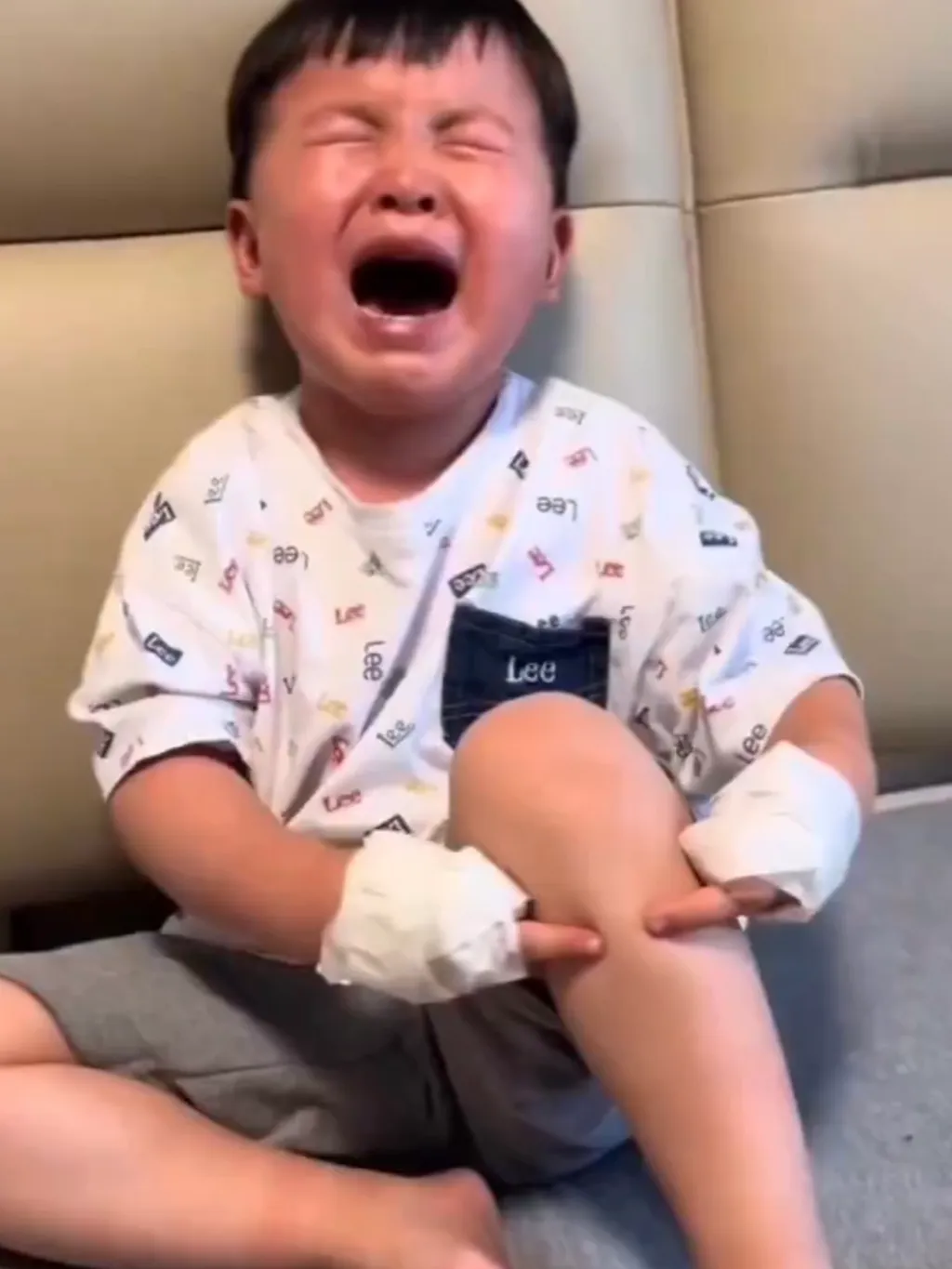 어디서 뻐큐 배워온 애기 버르장머리 고치기
