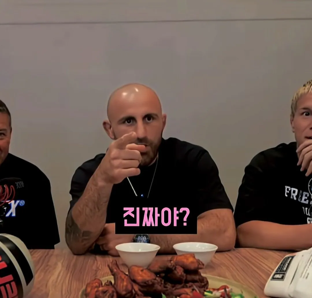 유튜브 라방중 한국인 시청자한테 낚인 UFC 챔피언.jpg