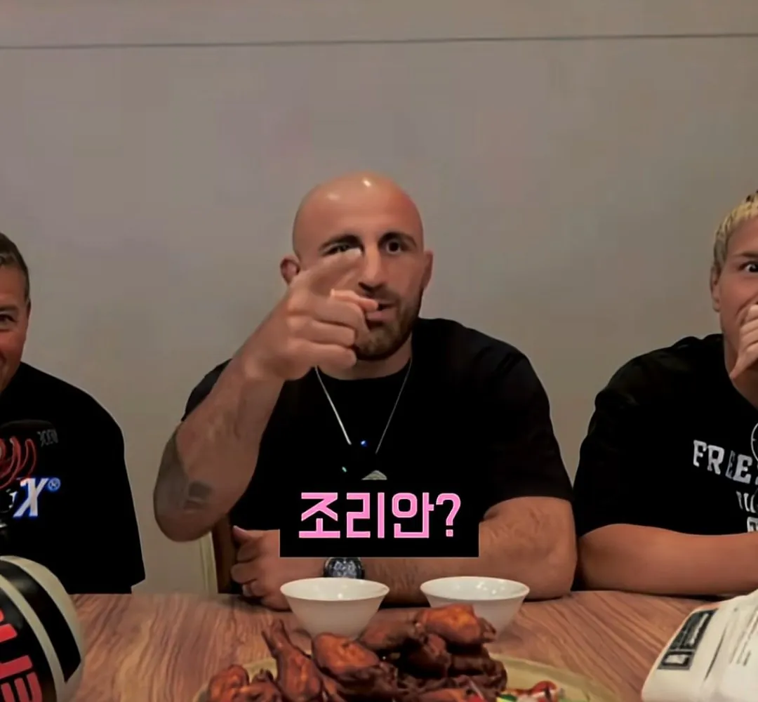 유튜브 라방중 한국인 시청자한테 낚인 UFC 챔피언.jpg