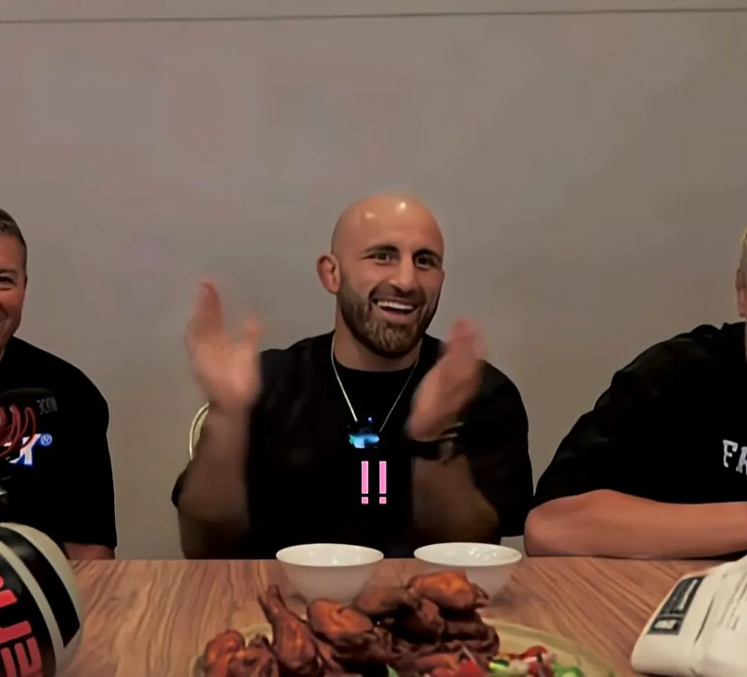 유튜브 라방중 한국인 시청자한테 낚인 UFC 챔피언.jpg