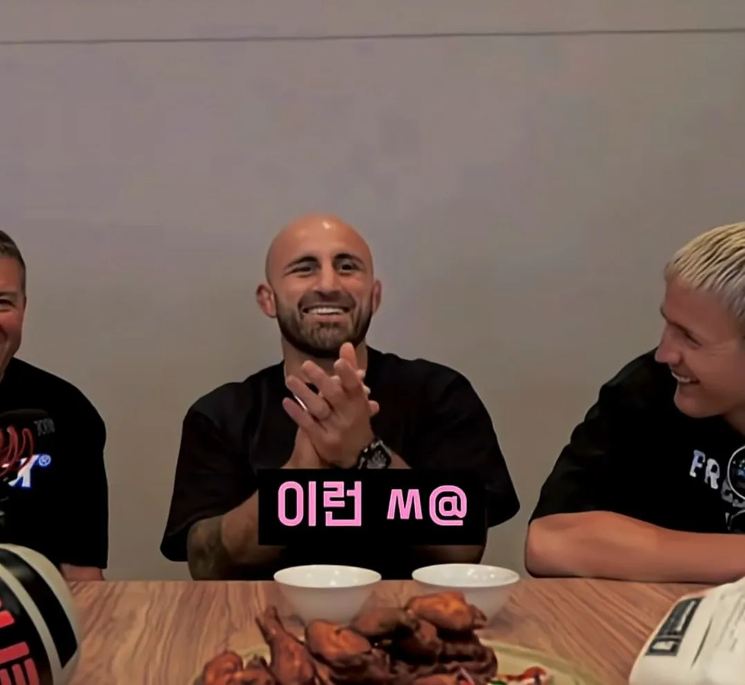 유튜브 라방중 한국인 시청자한테 낚인 UFC 챔피언.jpg