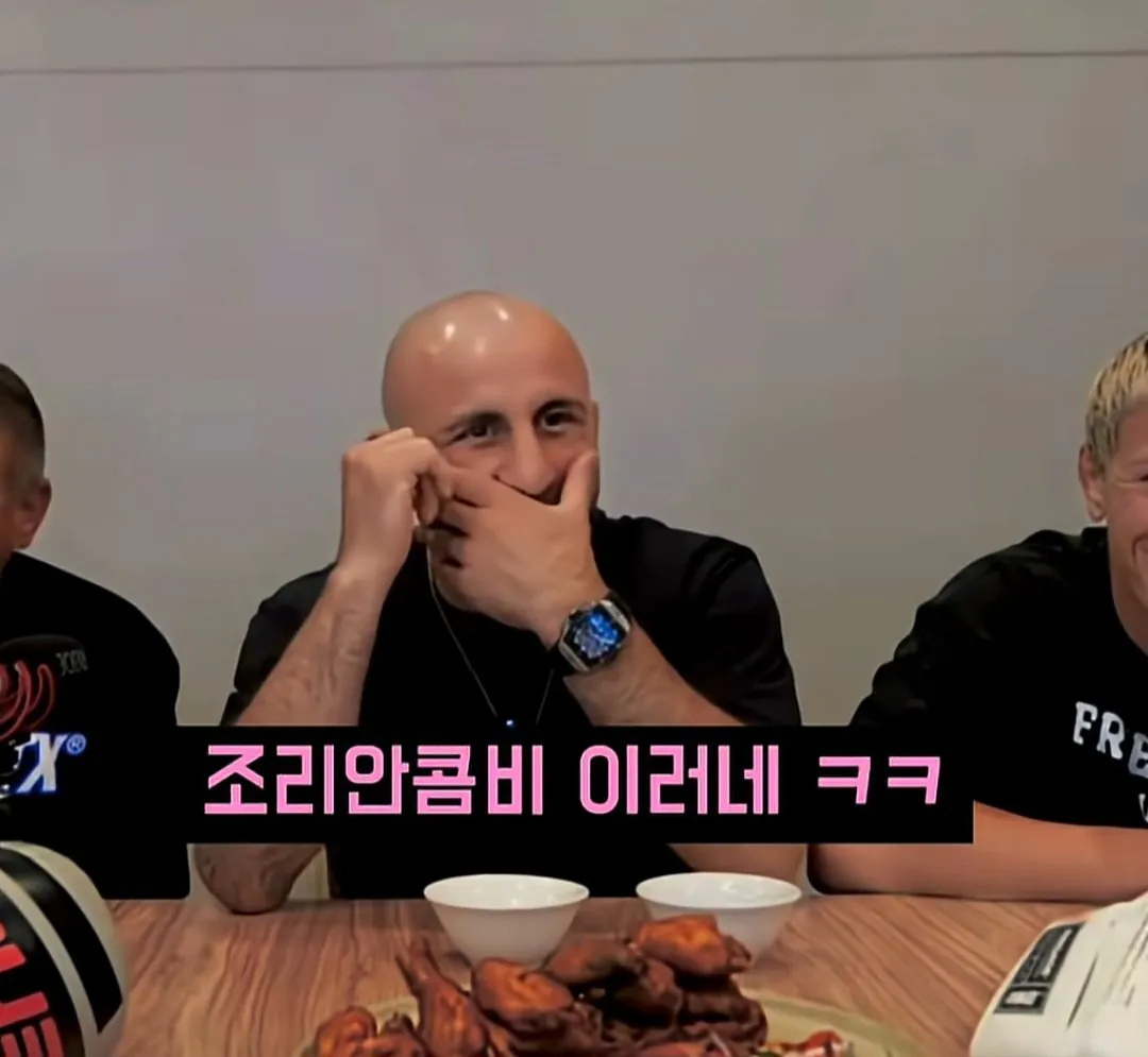 유튜브 라방중 한국인 시청자한테 낚인 UFC 챔피언.jpg